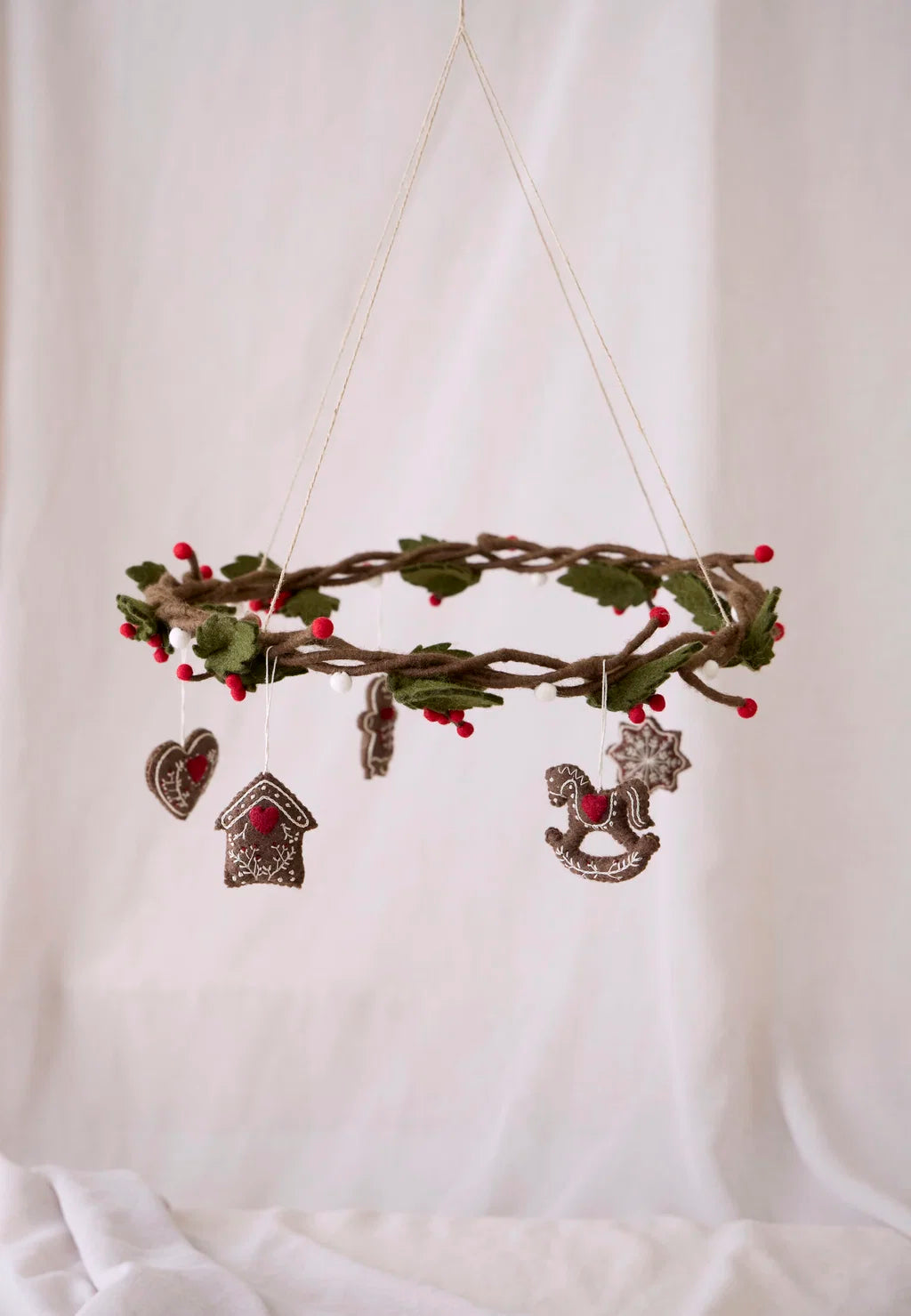 Gingerbread jente med broderi, 6 cm