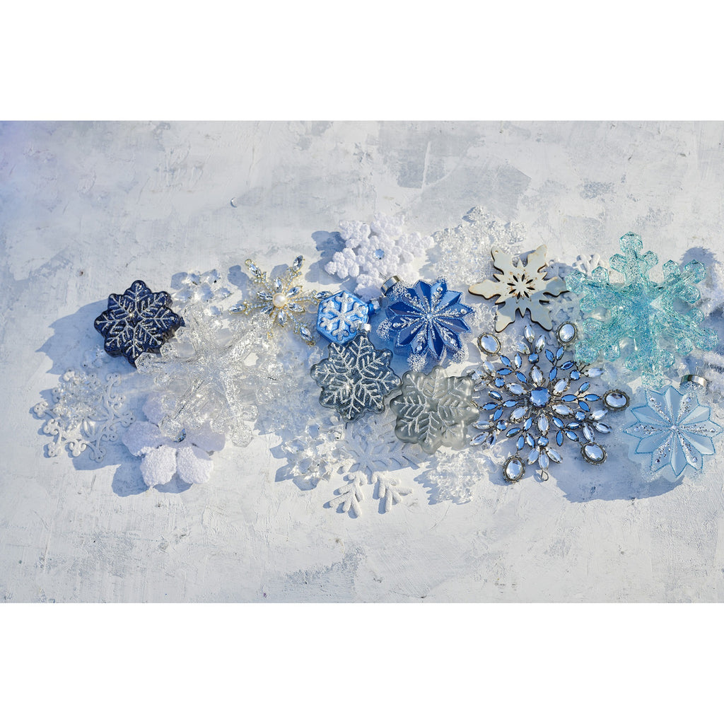 Julepynt i matt glass med glitter-snøfnugg og perler