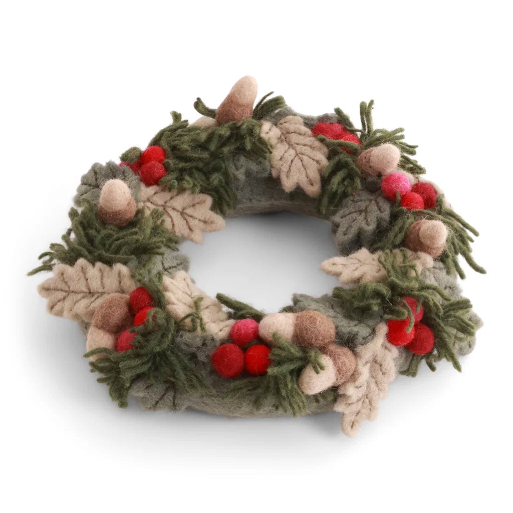 Juletrekrans med rød bær, blader & eikenøtter med opphengshempe, 20 cm