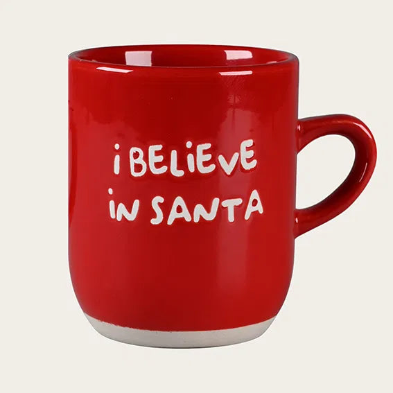 Tekstmugg, «I Believe in Santa», H 9,5cm, rød
