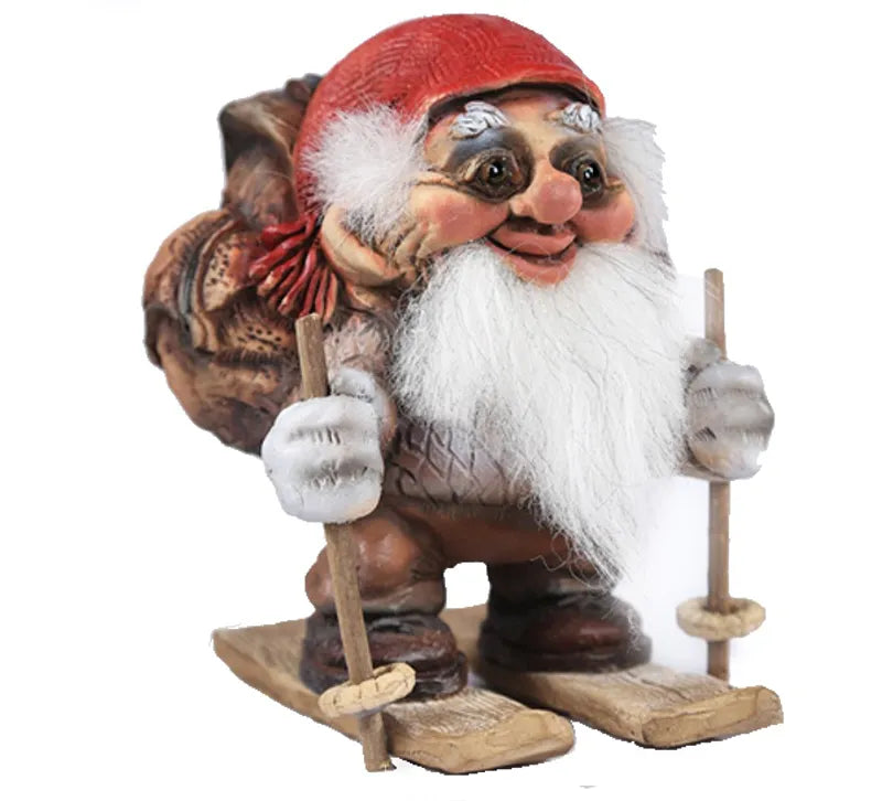 Nissetroll med sekk og ski